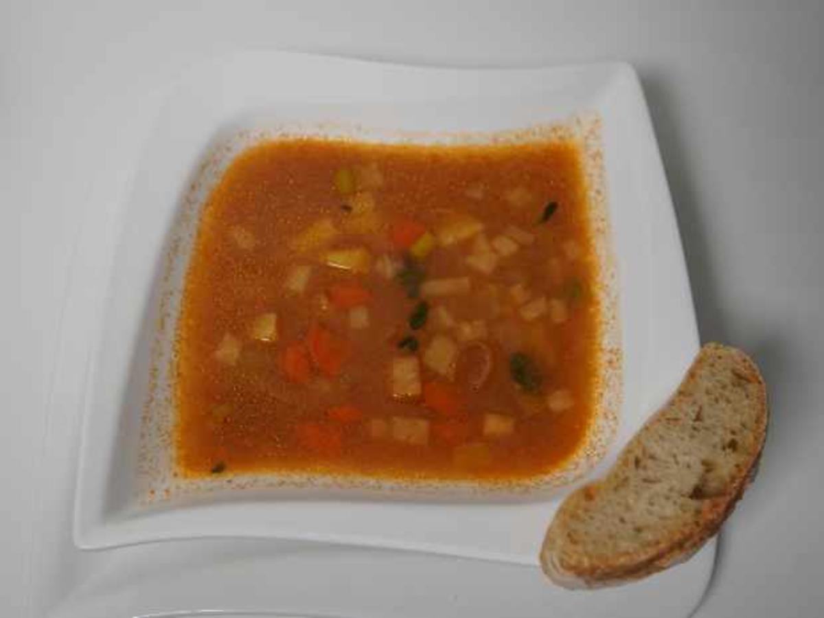 Kartoffelsuppe mit Baguette - Rezept mit Bild - kochbar.de