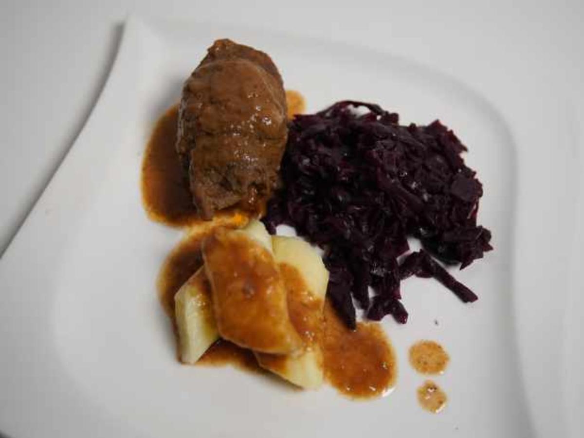 Rinderrouladen mit Rotkohl und Kluski - Rezept - kochbar.de