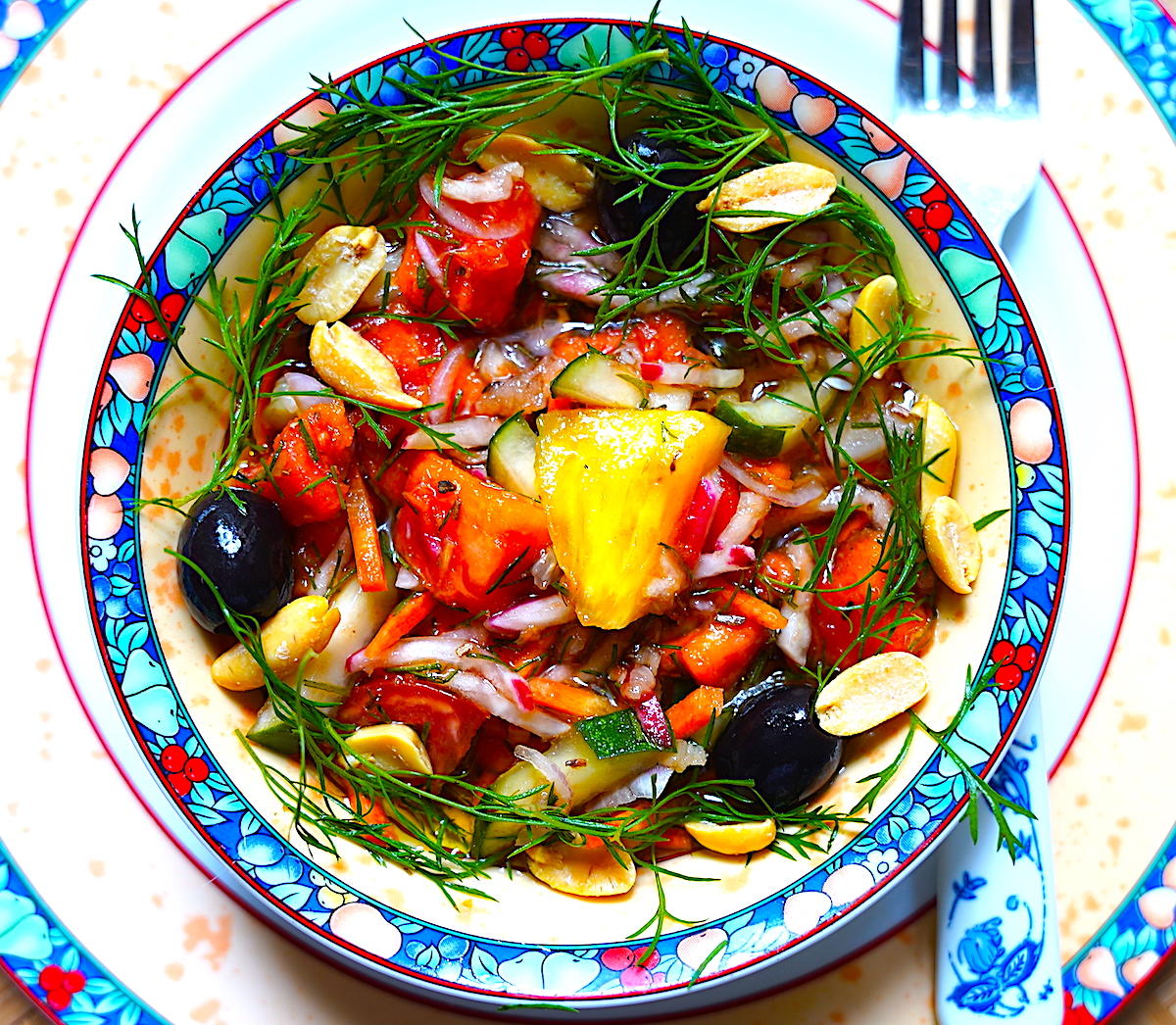 Gemischter Salat mit Paprika, Tomaten und Radieschen - Rezept - Bild Nr. 2