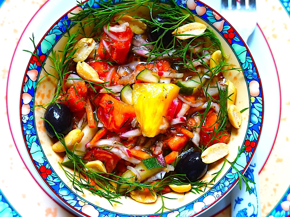 Rezept: Gemischter Salat mit Paprika, Tomaten und Radieschen Bild Nr. 2 Gemischter Salat mit Paprika, Tomaten und Radieschen - Rezept - Bild Nr. 2