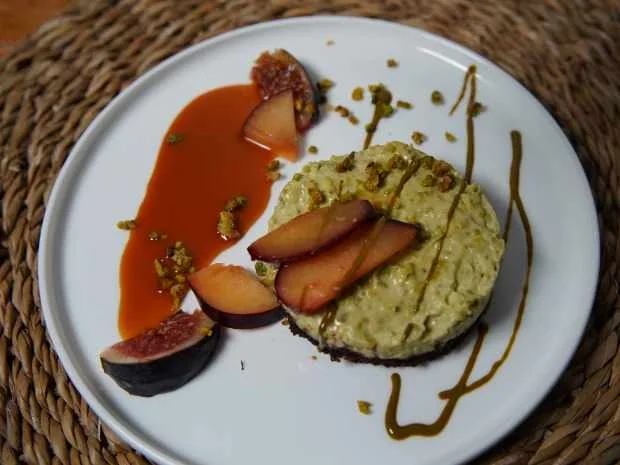 Rezept: Pistazientörtchen mit Karamellspiegel und Frucht Bild Nr. 2 Pistazientörtchen mit Karamellspiegel und Frucht - Rezept - Bild Nr. 2