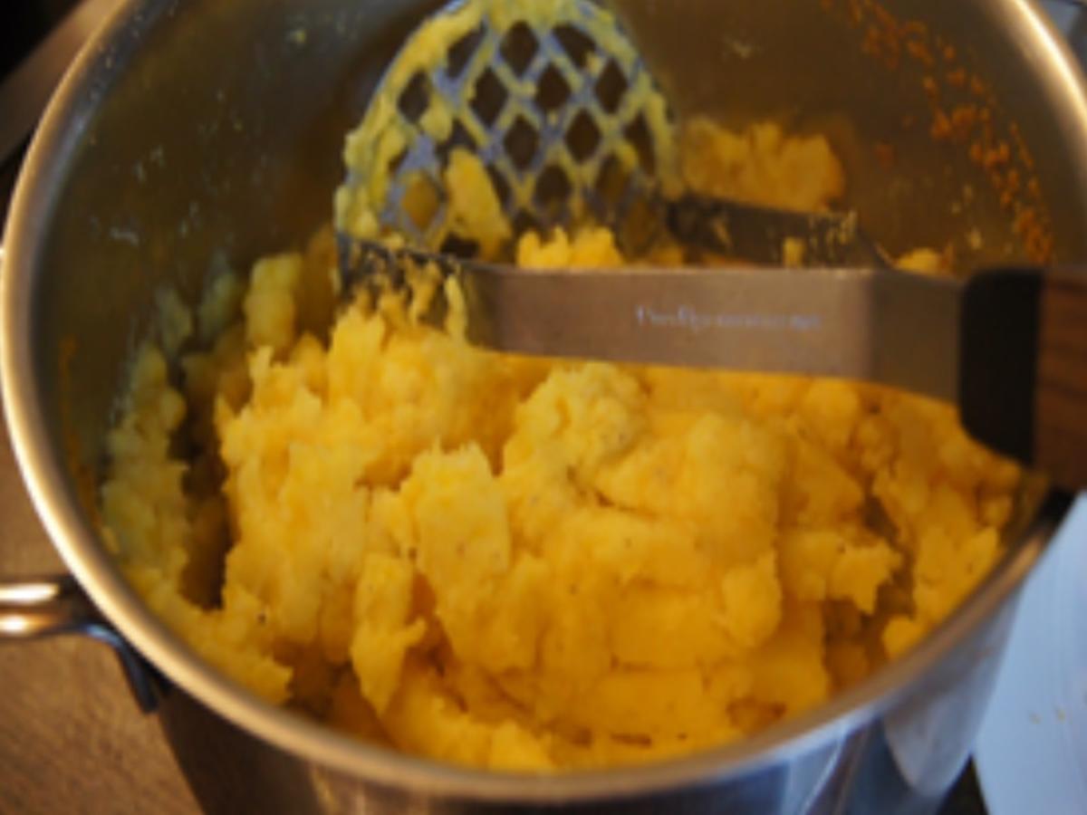 Mini-Knusper-Schnitzel mit Honig-Sahne-Möhren und Kartoffelstampf - Rezept - Bild Nr. 9