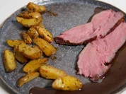 Rezept: Rückwärts gegartes Roastbeef mit Rosmarinkartoffeln Bild Nr. 2 Rückwärts gegartes Roastbeef mit Rosmarinkartoffeln - Rezept - Bild Nr. 2