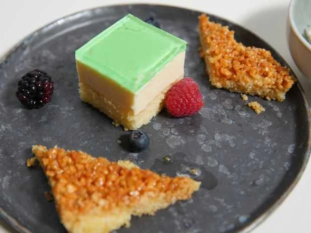 Bienenstich, Zitronentorte und Zitronen-Thymian-Sorbet - Rezept - Bild Nr. 16402