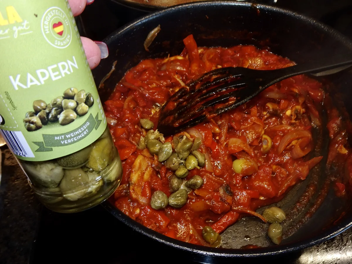 Rezept: Sardische Gemüsepfanne, Hühnerfilet & Tomaten-Spaghetti-Nester Bild Nr. 16412 Sardische Gemüsepfanne, Hühnerfilet & Tomaten-Spaghetti-Nester - Rezept - Bild Nr. 16412