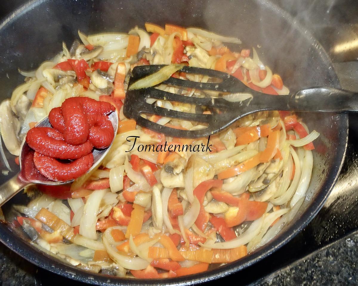 Sardische Gemüsepfanne, Hühnerfilet & Tomaten-Spaghetti-Nester - Rezept - Bild Nr. 16413