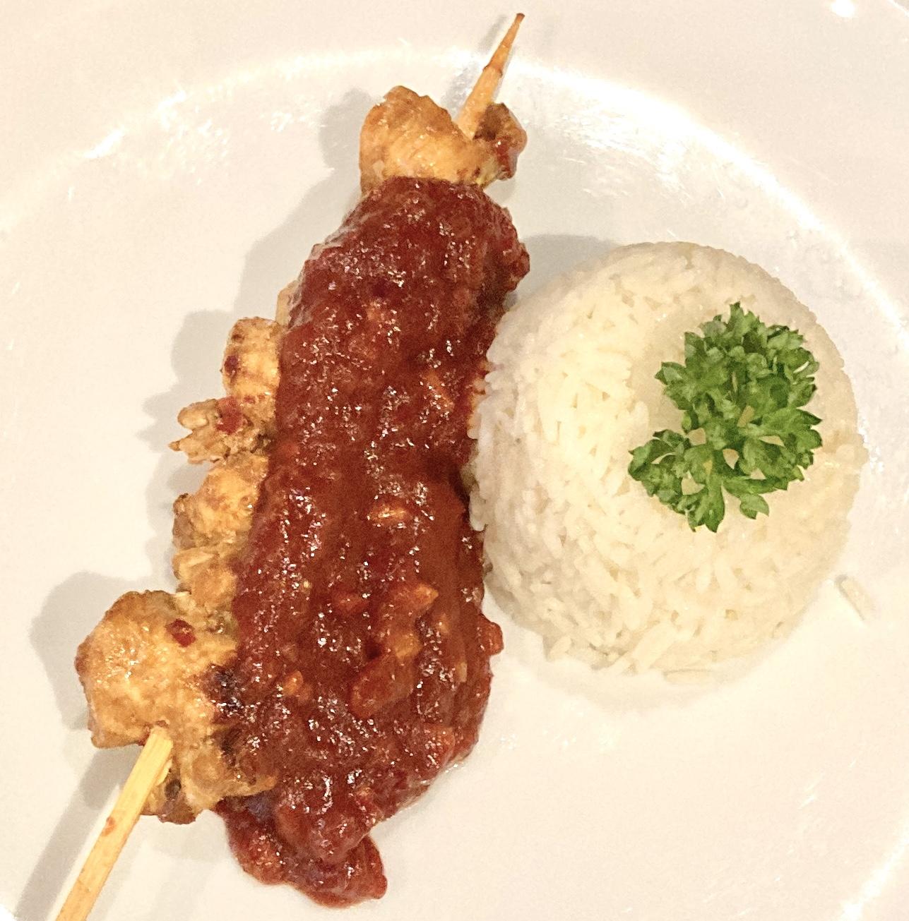Saté-Spieße mit scharfer asiatischer Sauce - Rezept - kochbar.de