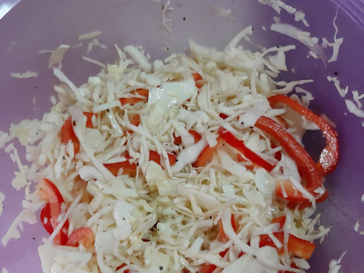 Weißkraut Paprikasalat - einfach - von connypf