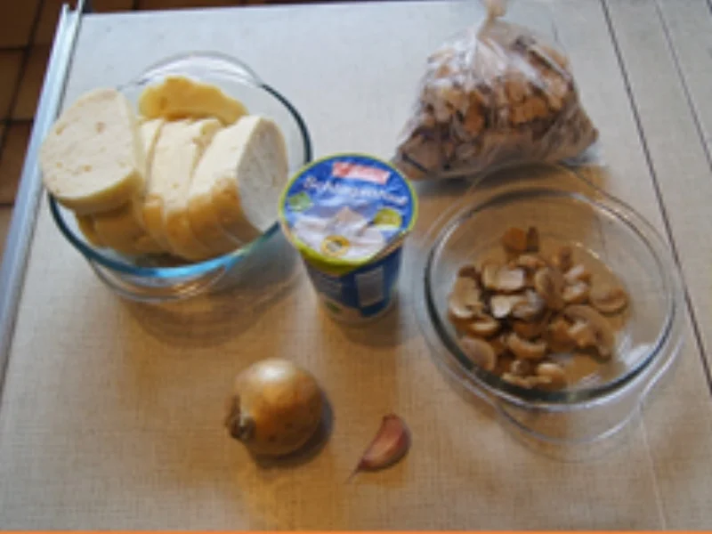 Rezept: Rahm-Pilz-Sauce mit böhmischen Knödeln und Gurkensalat Bild Nr. 16403 Rahm-Pilz-Sauce mit böhmischen Knödeln und Gurkensalat - Rezept - Bild Nr. 16403