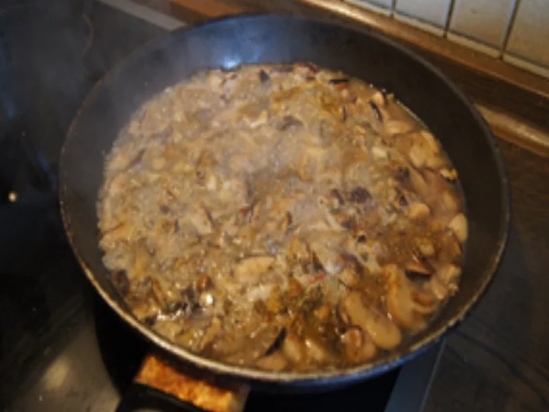 Rezept: Rahm-Pilz-Sauce mit böhmischen Knödeln und Gurkensalat Bild Nr. 16407 Rahm-Pilz-Sauce mit böhmischen Knödeln und Gurkensalat - Rezept - Bild Nr. 16407