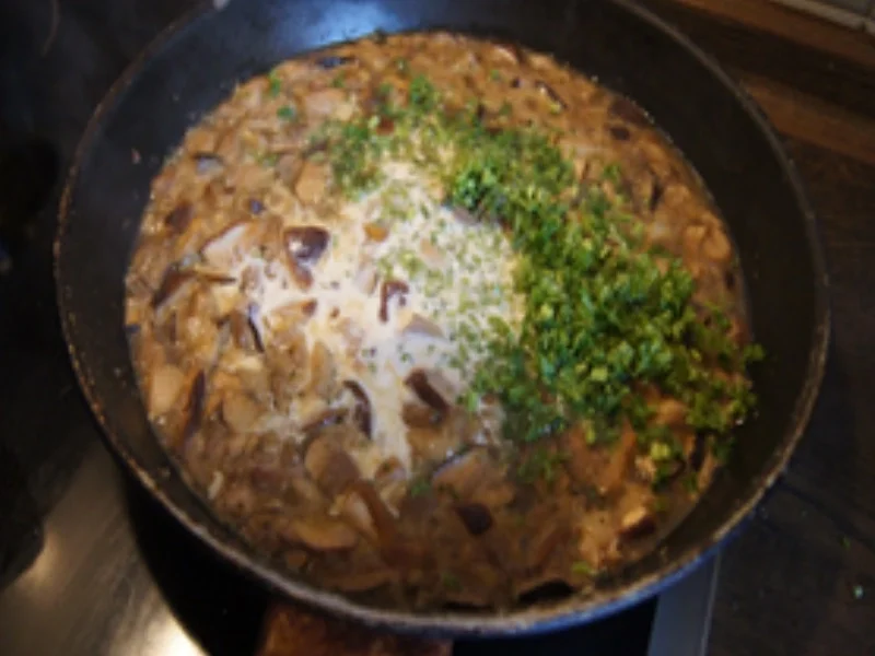 Rezept: Rahm-Pilz-Sauce mit böhmischen Knödeln und Gurkensalat Bild Nr. 16408 Rahm-Pilz-Sauce mit böhmischen Knödeln und Gurkensalat - Rezept - Bild Nr. 16408