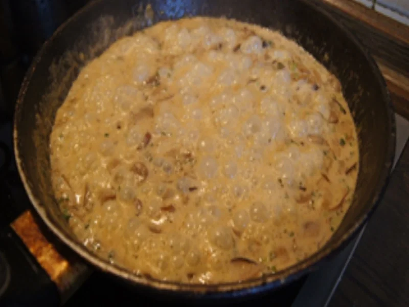 Rezept: Rahm-Pilz-Sauce mit böhmischen Knödeln und Gurkensalat Bild Nr. 16409 Rahm-Pilz-Sauce mit böhmischen Knödeln und Gurkensalat - Rezept - Bild Nr. 16409