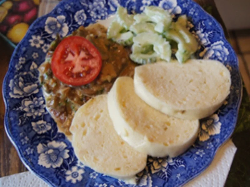Rezept: Rahm-Pilz-Sauce mit böhmischen Knödeln und Gurkensalat Bild Nr. 16412 Rahm-Pilz-Sauce mit böhmischen Knödeln und Gurkensalat - Rezept - Bild Nr. 16412