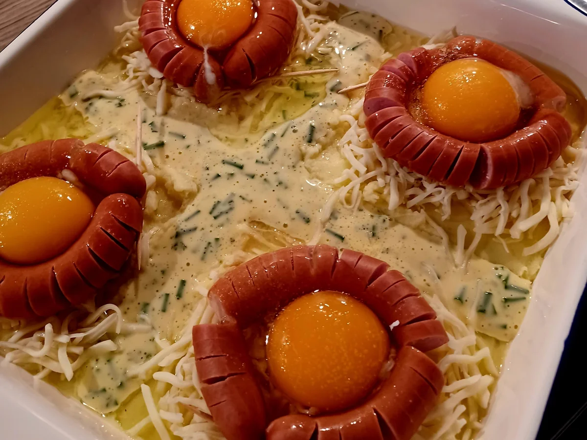 Kartoffelauflauf mit Würstchen und Ei - Rezept - Bild Nr. 16411