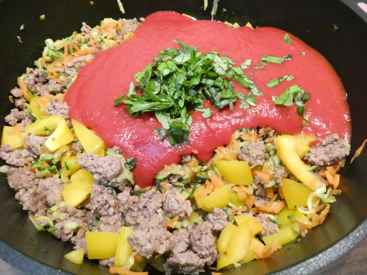 Muschelnudeln mit Spinat-Ricotta-Füllung auf Hackfleisch-Gemüse-Sauce - Rezept - Bild Nr. 16405