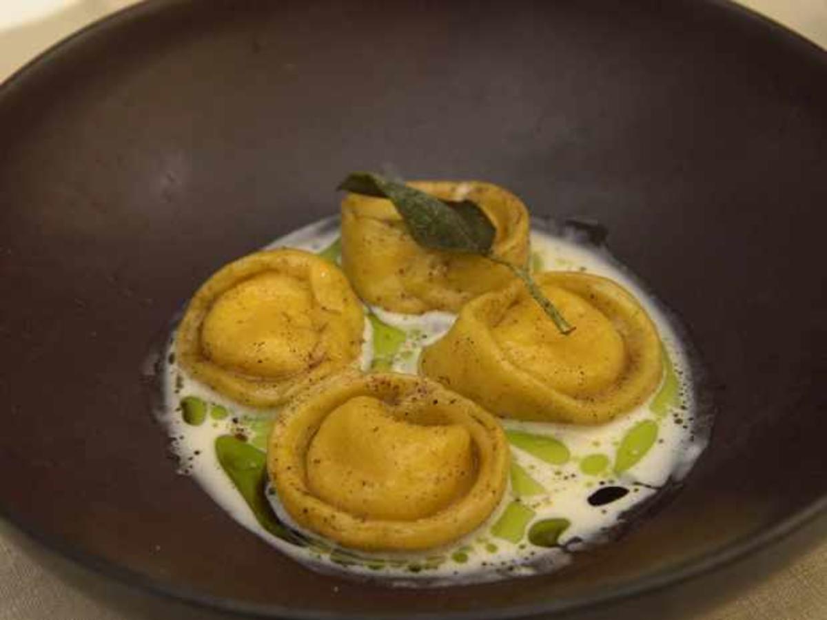 Tortellini mit Kürbisfüllung und Basilikumöl - Rezept - Bild Nr. 16410