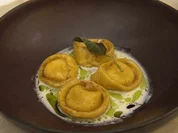 Tortellini mit Kürbisfüllung und Basilikumöl - Rezept - Bild Nr. 16410