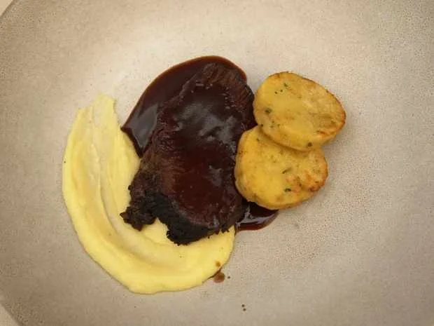 Böfflamot mit Pastinakenpüree und Serviettenknödel - Rezept - Bild Nr. 16406