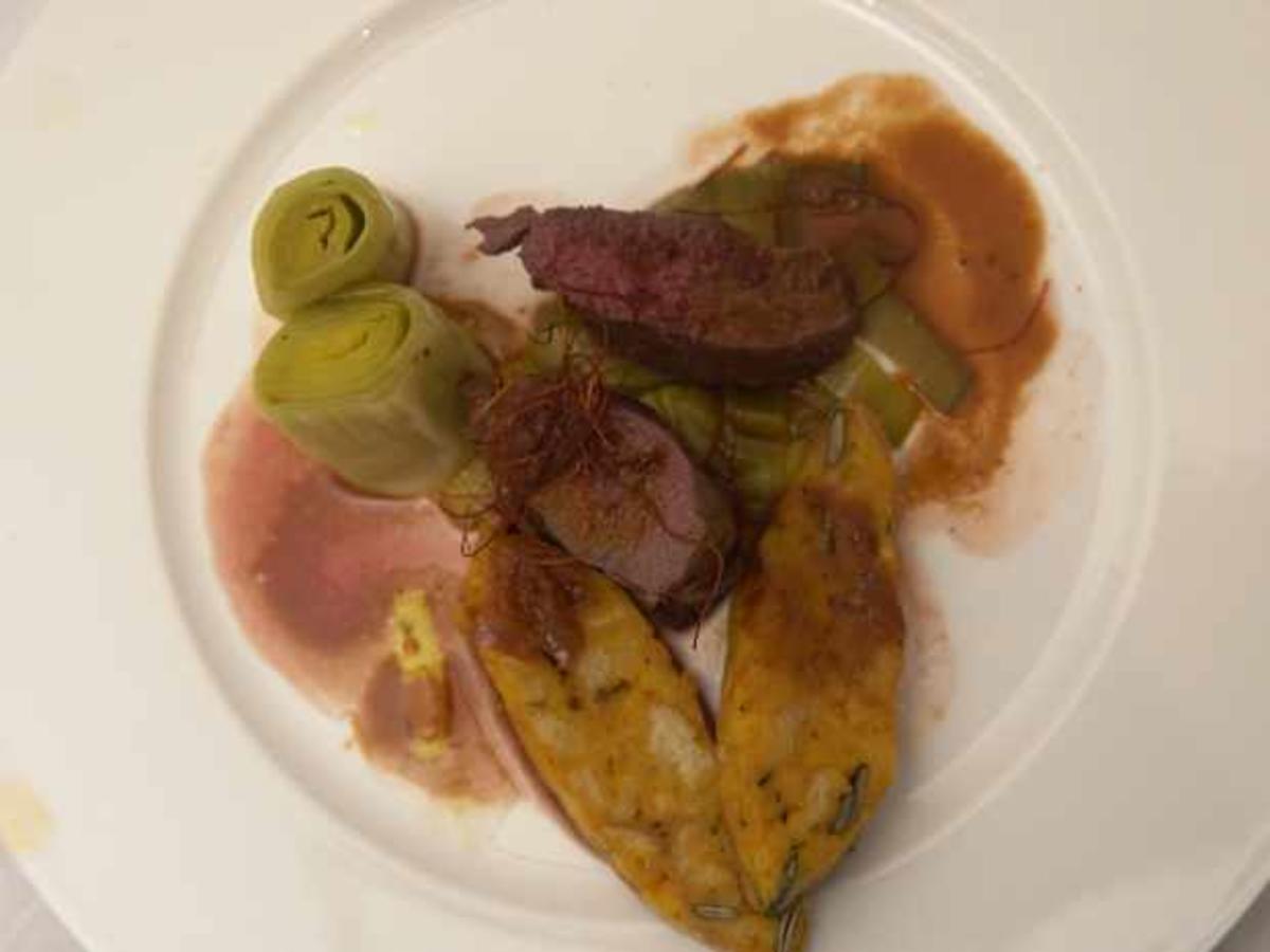 Rehfilet mit Kürbis-Semmelknödel und Lauchgemüse - Rezept - kochbar.de
