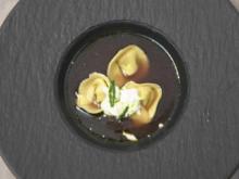 Lachs Pelmeni mit Gemüsebrühe und Gesmokter Creme Fraîche - Rezept - Bild Nr. 16406