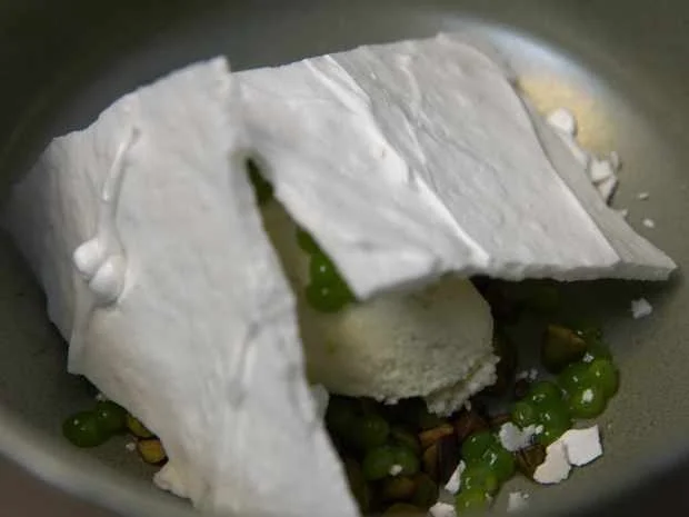 Rezept: Baiser-Eisberge mit Fichteneis Bild Nr. 2 Baiser-Eisberge mit Fichteneis - Rezept - Bild Nr. 2