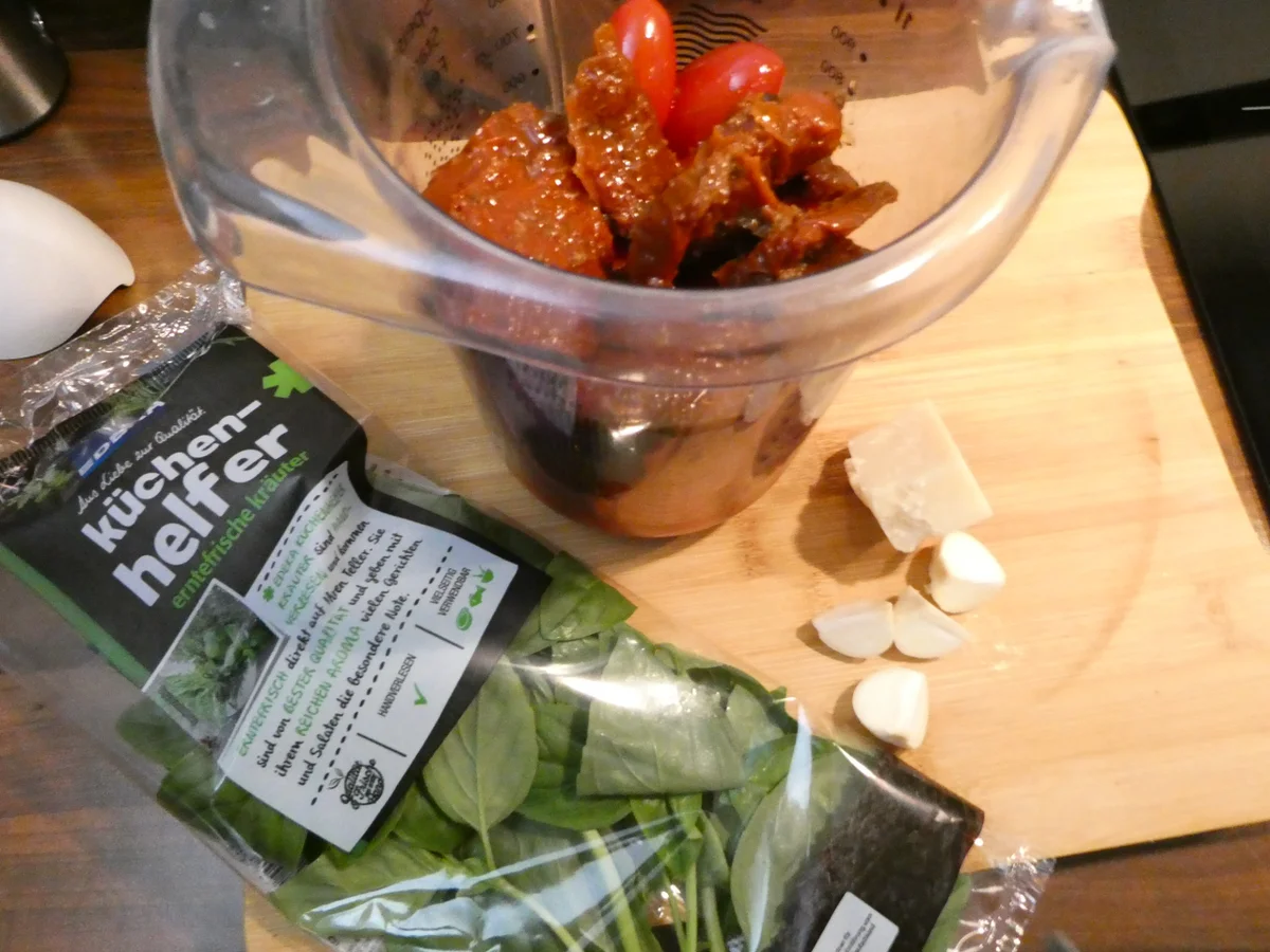 Rezept: Spaghetti mit Tomaten-Pesto Bild Nr. 16407 Spaghetti mit Tomaten-Pesto - Rezept - Bild Nr. 16407