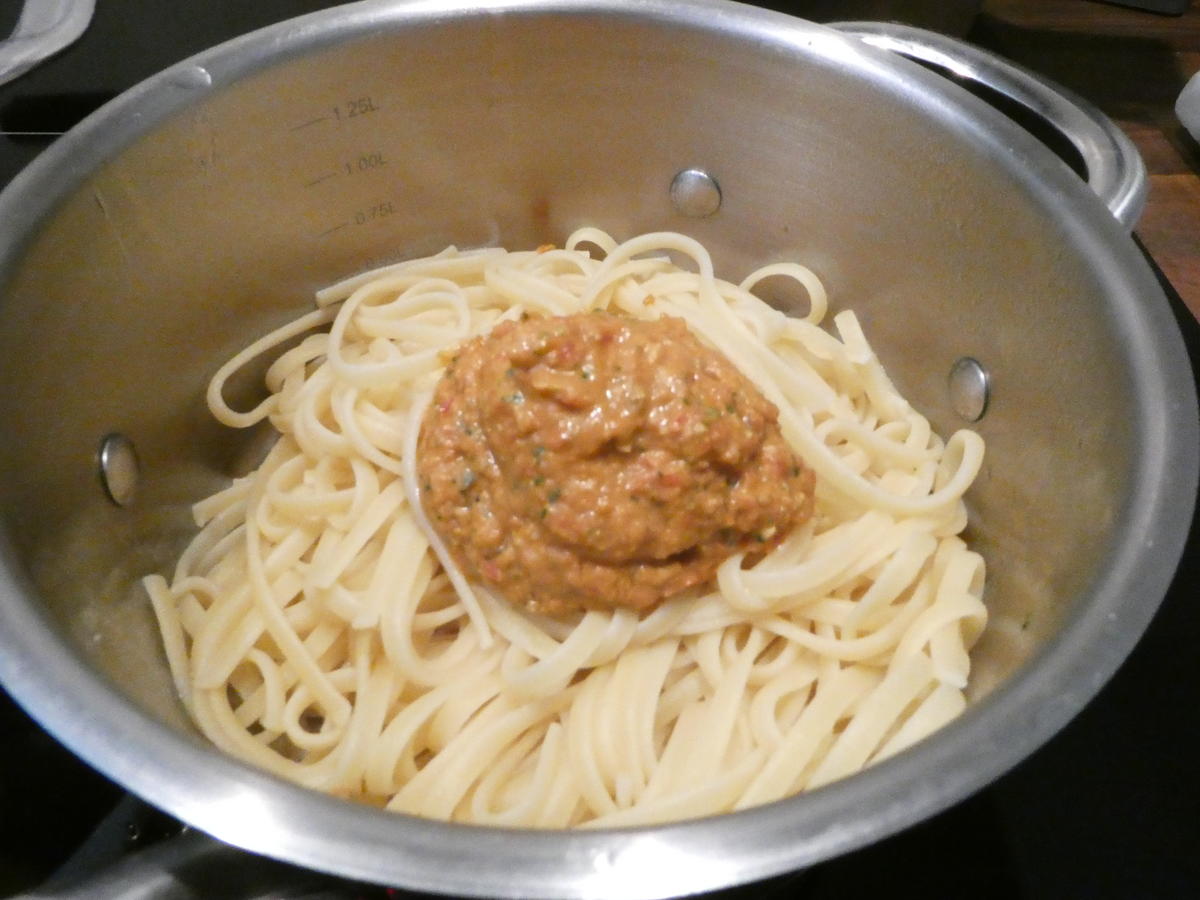 Spaghetti mit Tomaten-Pesto - Rezept - Bild Nr. 16413