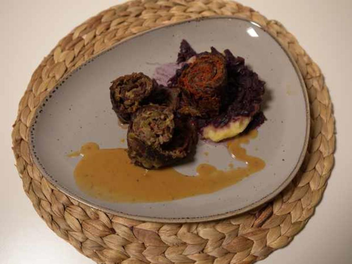 Dreierlei Rouladen mit Klößen und Rotkohl - Rezept - kochbar.de