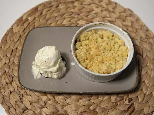 Rezept: Apple Crumble mit selbstgemachtem Vanille-Eis Bild Nr. 2 Apple Crumble mit selbstgemachtem Vanille-Eis - Rezept - Bild Nr. 2