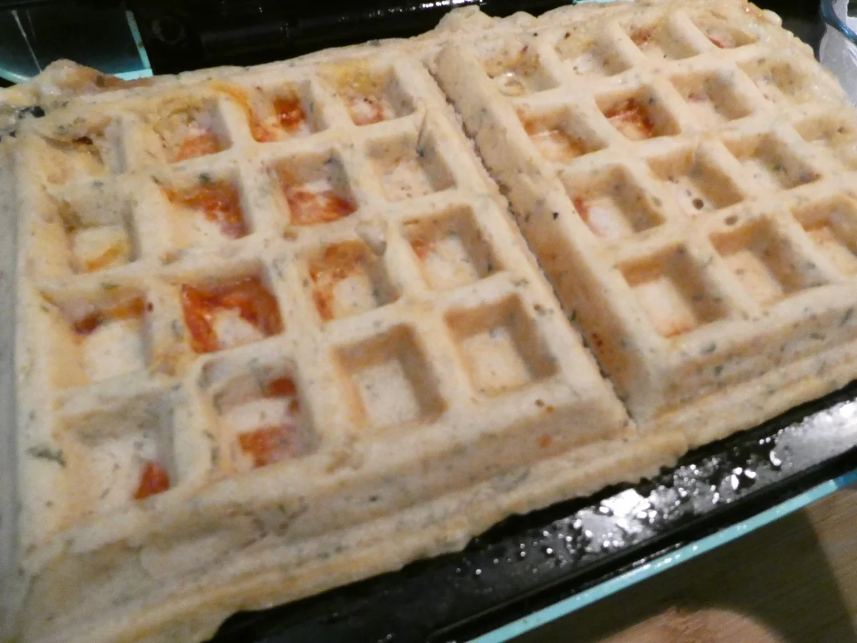Waffeln mit Tomaten-Mozzarella-Füllung - Rezept - Bild Nr. 16415