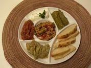 Gefüllte Weinblätter mit Auberginen-Püree und Bulgur Salat (Mezze) - Rezept - Bild Nr. 16406