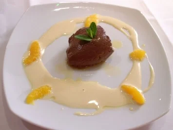 Rezept: Schoko-Orangen-Rum-Creme mit Vanillesoße an Orangenfilets Schoko-Orangen-Rum-Creme mit Vanillesoße an Orangenfilets - Rezept
