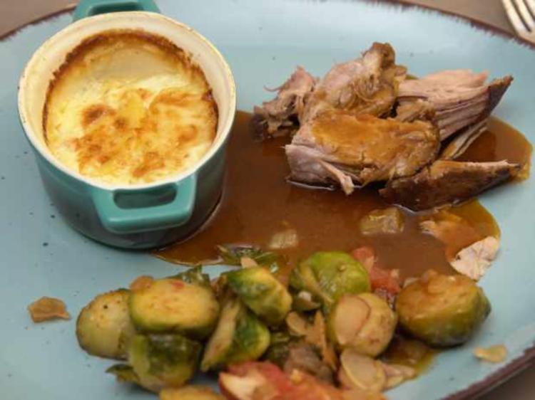 Schweinebraten mit Kartoffelgratin und Rosenkohl - Rezept - kochbar.de