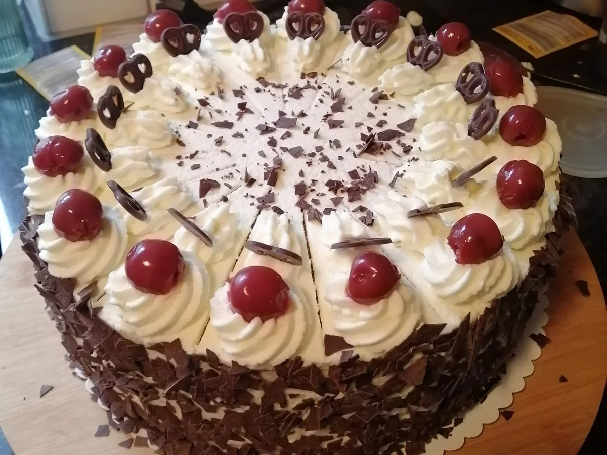 Schwarzwälder - Kirschtorte mit Rum - Rezept - Bild Nr. 16409