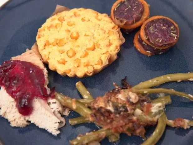 Truthahn-Braten mit Süßkartoffelstapel und Mais-Auflauf - Rezept - Bild Nr. 16409