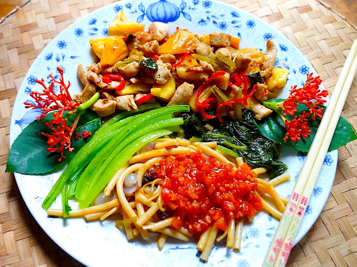 Hühnerfleischcurry mit Senfkohl und Makkaroni - Rezept - Bild Nr. 2