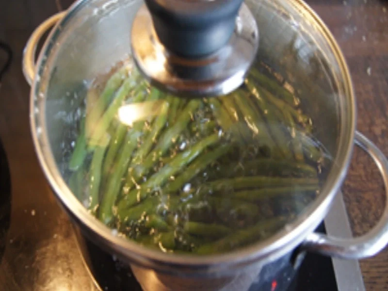 Knusper-Bratfisch mit Kenia-Bohnen und Kartoffelstampf - Rezept - Bild Nr. 16416