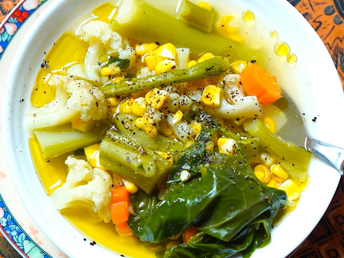 Maissuppe mit Kailan und Blumenkohl - Rezept - Bild Nr. 2