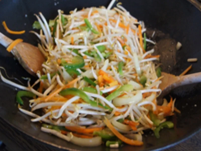 Hähnchenbrustfilet mit Sojabohnensprossen und Basmatireis mit Ei - Rezept - Bild Nr. 16431