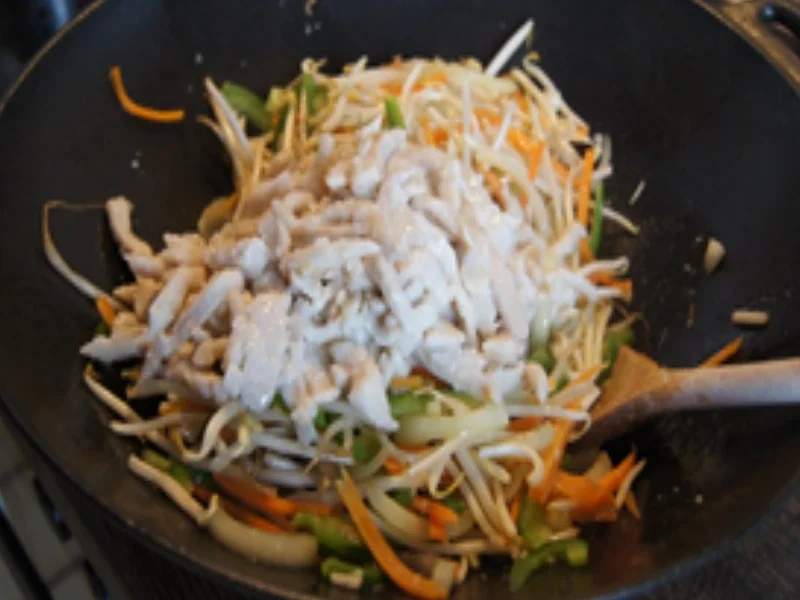 Hähnchenbrustfilet mit Sojabohnensprossen und Basmatireis mit Ei - Rezept - Bild Nr. 16433