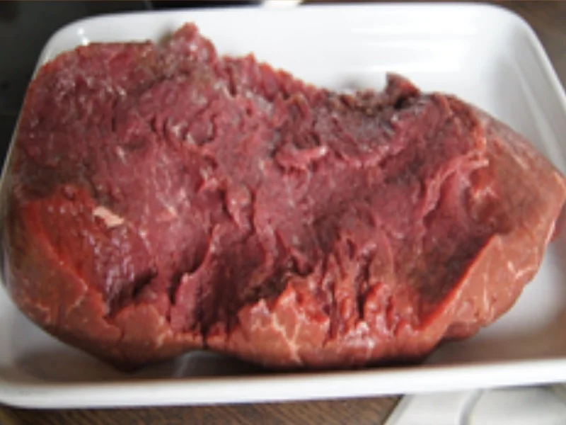 Tafelspitz und Rahm-Meerrettich-Sauce mit Sultaninen, Butter-Bundmöhren und Böhmischen Sem - Rezept - Bild Nr. 3