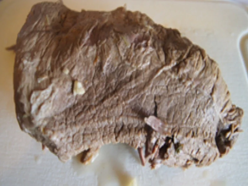 Tafelspitz und Rahm-Meerrettich-Sauce mit Sultaninen, Butter-Bundmöhren und Böhmischen Sem - Rezept - Bild Nr. 5