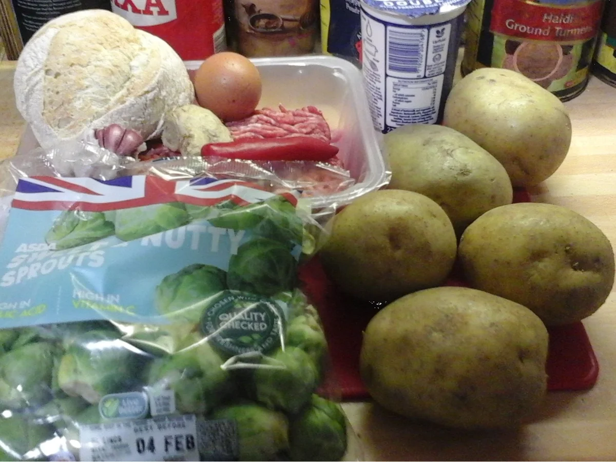 Rezept: Rindfleischbuletten mit Rahm-Rosenkohl und Kartoffelstampf Bild Nr. 3 Rindfleischbuletten mit Rahm-Rosenkohl und Kartoffelstampf - Rezept - Bild Nr. 3