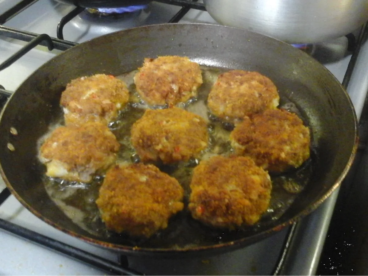 Rezept: Rindfleischbuletten mit Rahm-Rosenkohl und Kartoffelstampf Bild Nr. 9 Rindfleischbuletten mit Rahm-Rosenkohl und Kartoffelstampf - Rezept - Bild Nr. 9