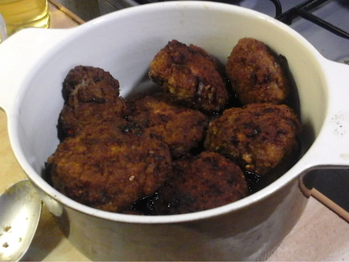 Rezept: Rindfleischbuletten mit Rahm-Rosenkohl und Kartoffelstampf Bild Nr. 10 Rindfleischbuletten mit Rahm-Rosenkohl und Kartoffelstampf - Rezept - Bild Nr. 10