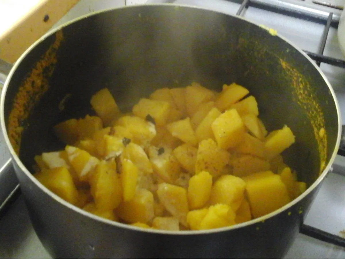 Rezept: Rindfleischbuletten mit Rahm-Rosenkohl und Kartoffelstampf Bild Nr. 13 Rindfleischbuletten mit Rahm-Rosenkohl und Kartoffelstampf - Rezept - Bild Nr. 13