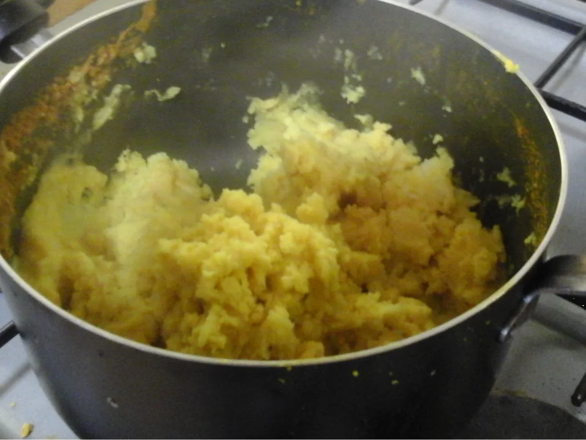 Rezept: Rindfleischbuletten mit Rahm-Rosenkohl und Kartoffelstampf Bild Nr. 15 Rindfleischbuletten mit Rahm-Rosenkohl und Kartoffelstampf - Rezept - Bild Nr. 15