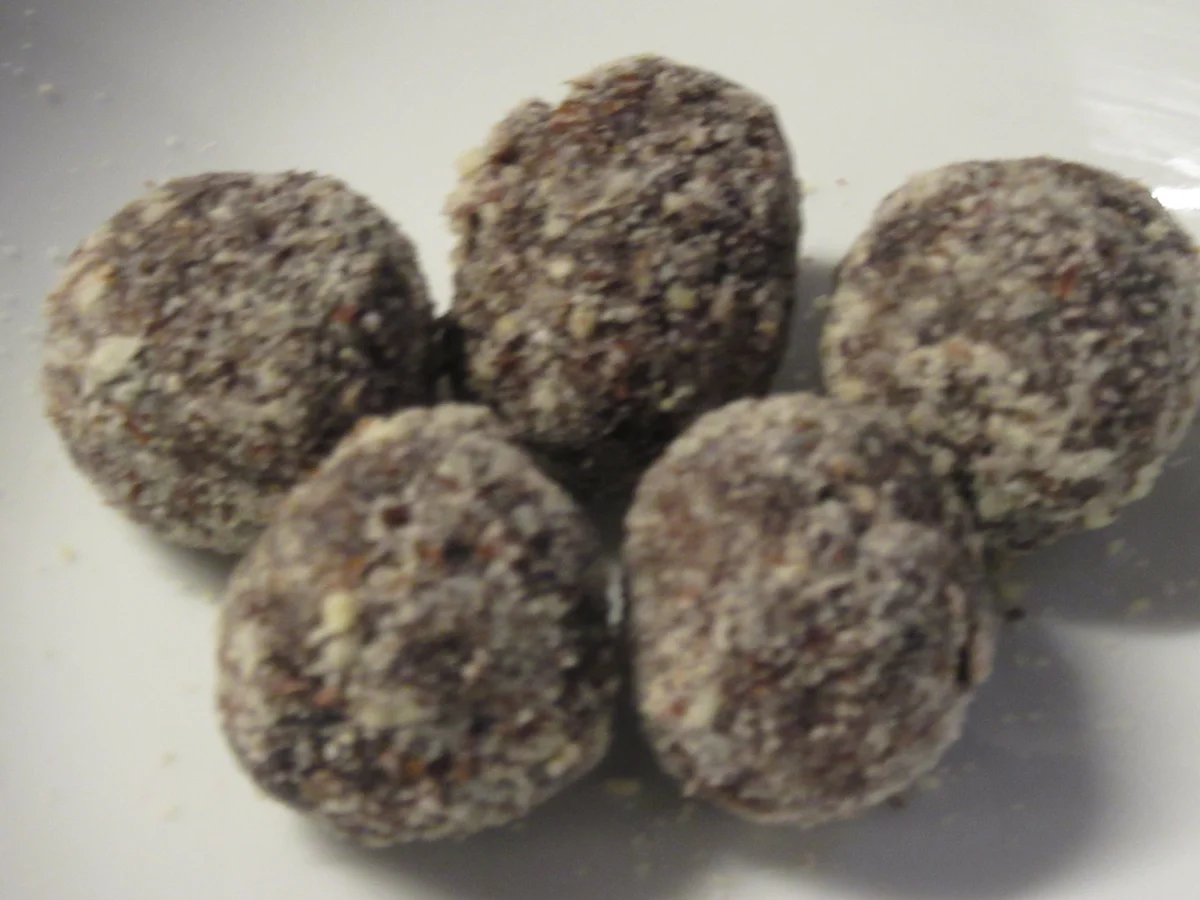 Rezept: Konfekt: Aprikosen-Haferflocken-Bällchen Bild Nr. 2 Konfekt: Aprikosen-Haferflocken-Bällchen - Rezept - Bild Nr. 2