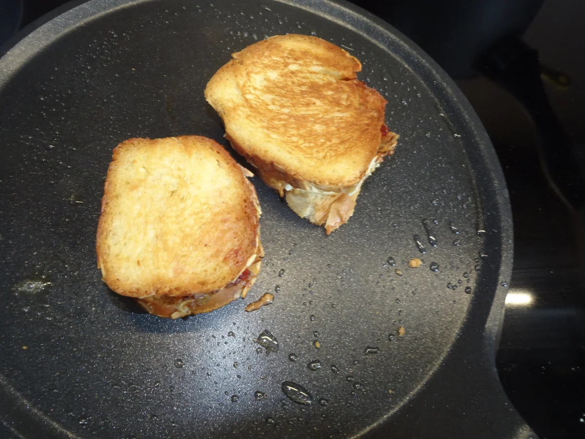 Pikanter, fruchtiger Zwiebel - Käse - Toast - Rezept - Bild Nr. 16430