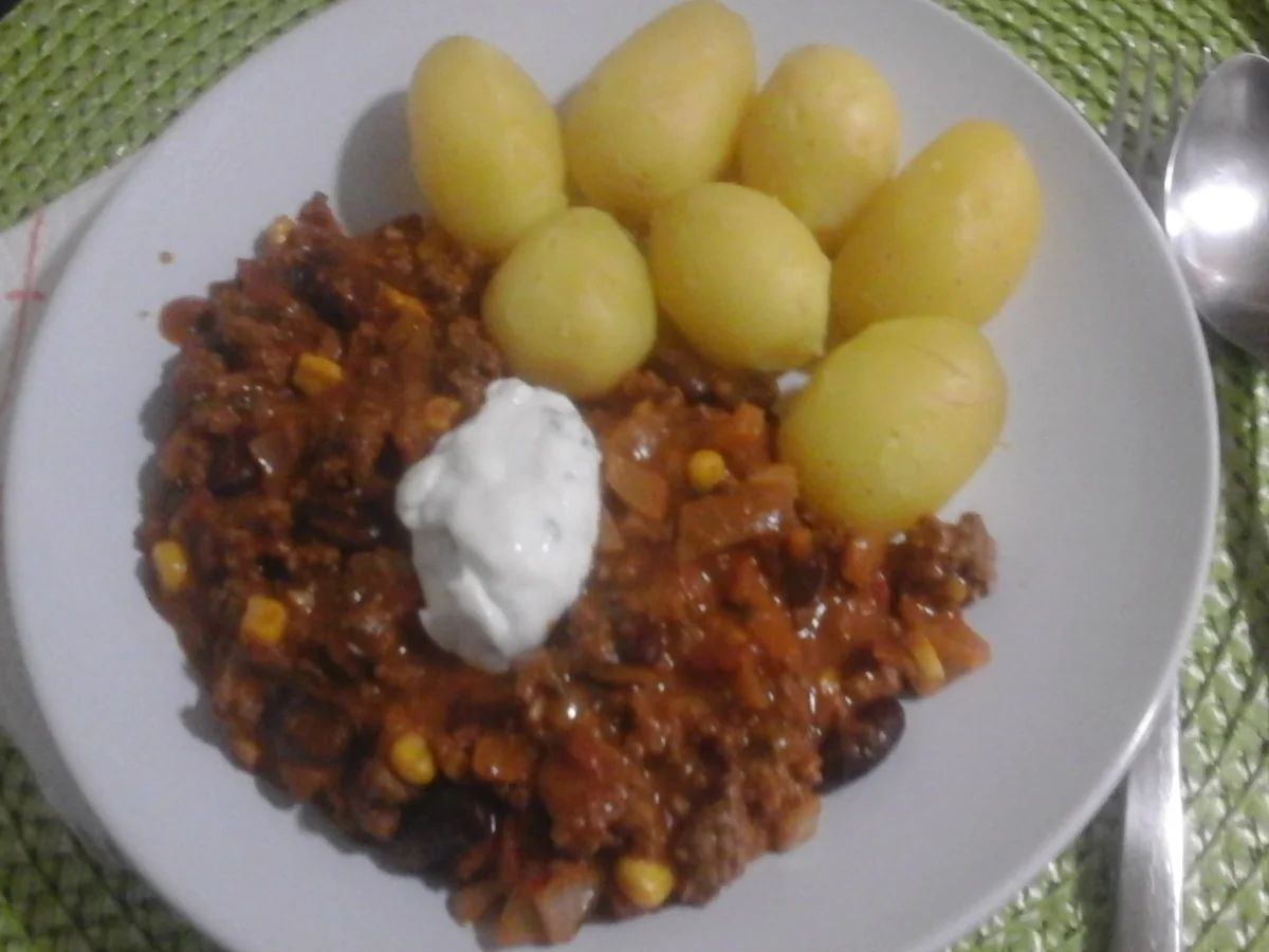 Chili con Carne im Wok mit Pellkartoffeln - Rezept - Bild Nr. 16417